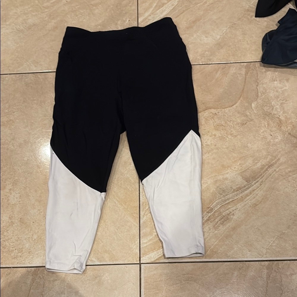 Nine West Black and White Chevron Leggings
